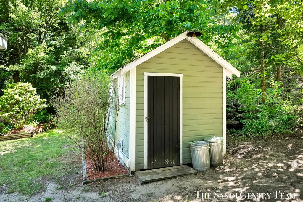 1360 E Bigelow Creek Trail Brooks Township MI 49337