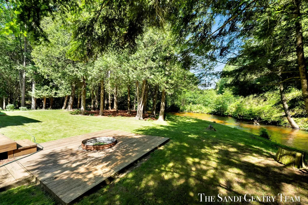1360 E Bigelow Creek Trail Brooks Township MI 49337