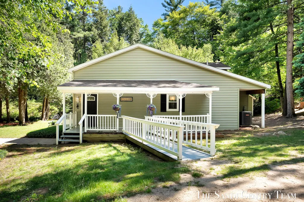 1360 E Bigelow Creek Trail Brooks Township MI 49337