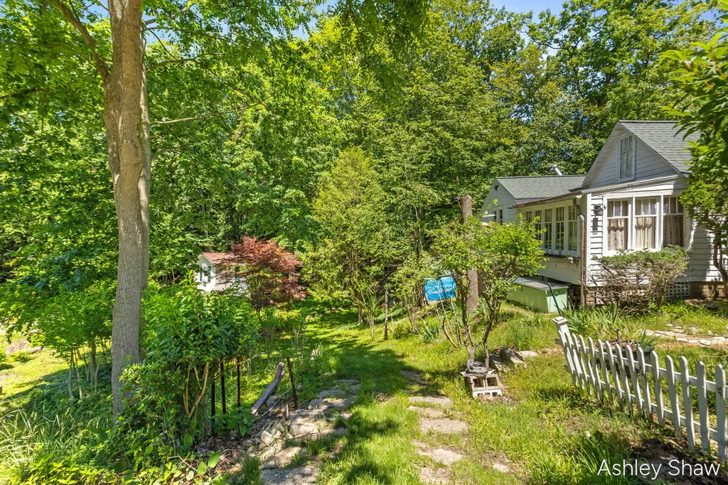 7101 114th Avenue Ganges Township MI 49408