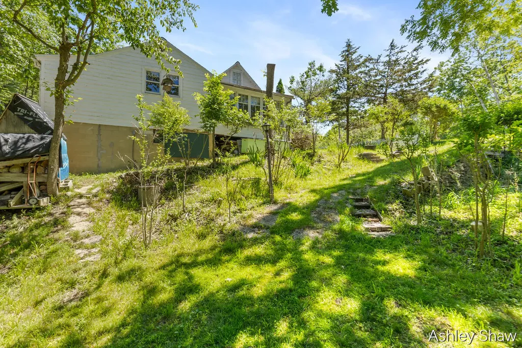 7101 114th Avenue Ganges Township MI 49408