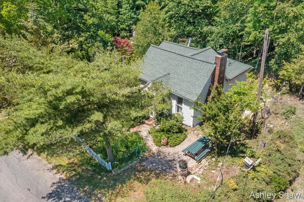 7101 114th Avenue Ganges Township MI 49408
