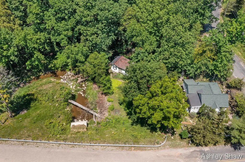 7101 114th Avenue Ganges Township MI 49408