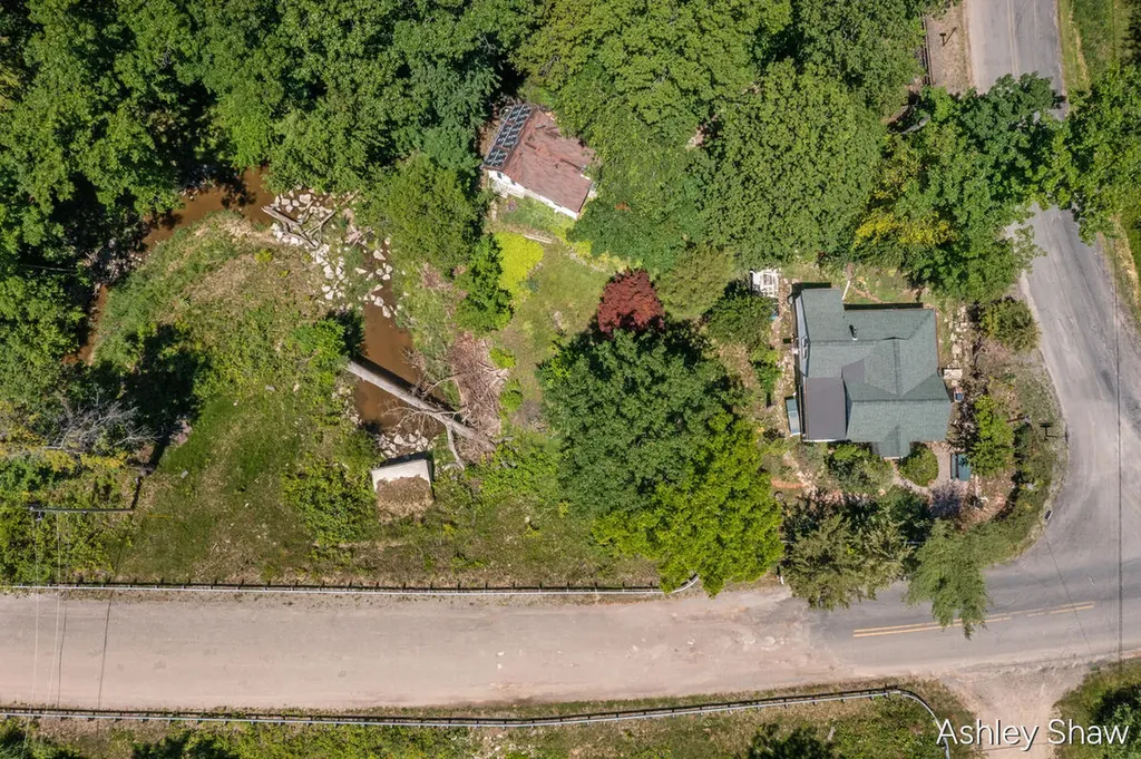 7101 114th Avenue Ganges Township MI 49408