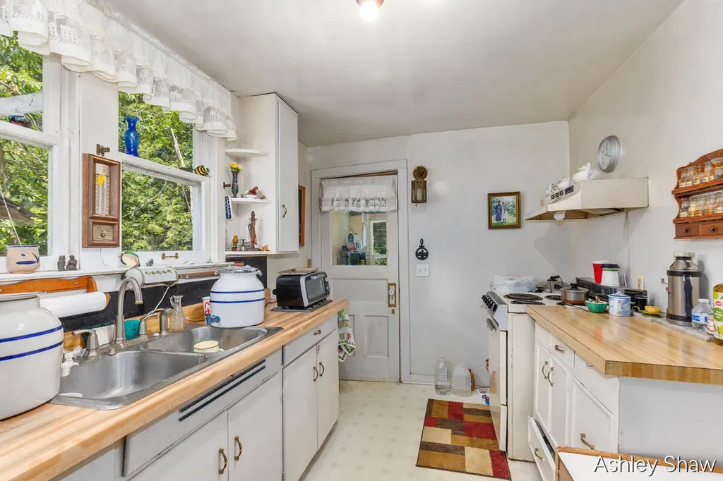 7101 114th Avenue Ganges Township MI 49408