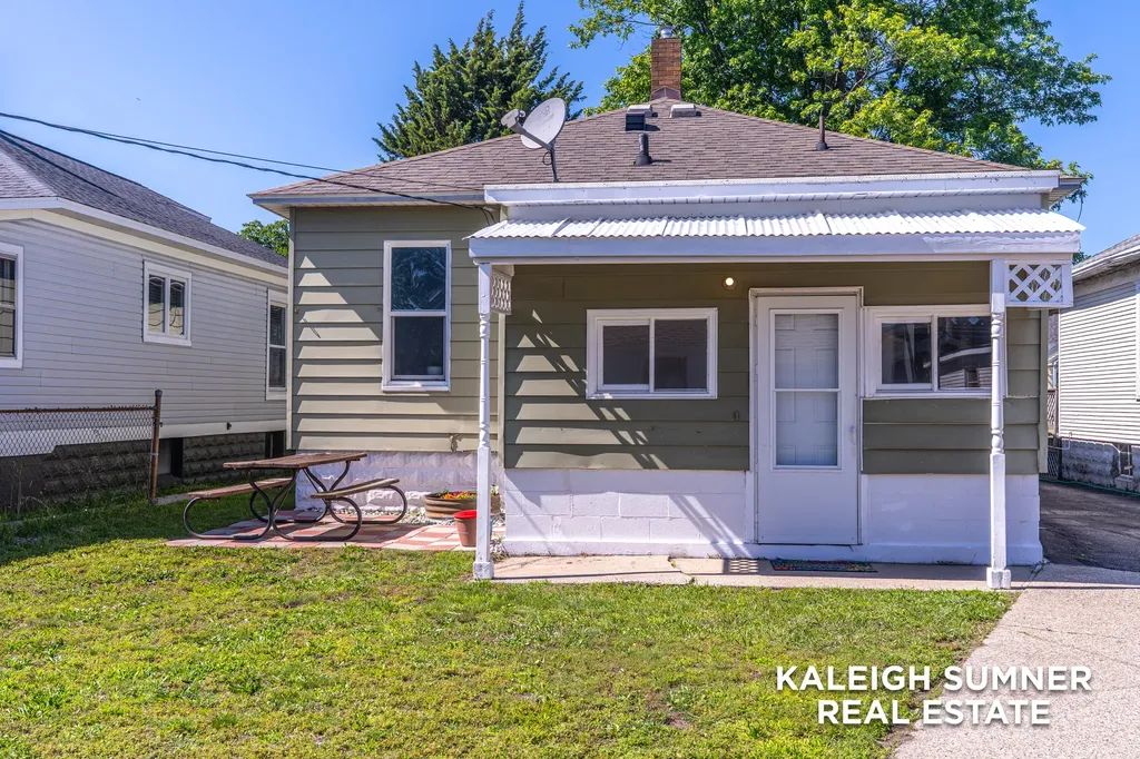 1440 Pennoyer Avenue Grand Haven City MI 49417