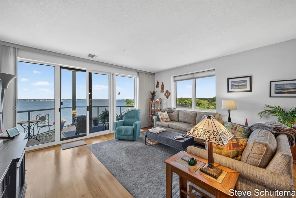 2964 Lakeshore Drive Muskegon City MI 49441