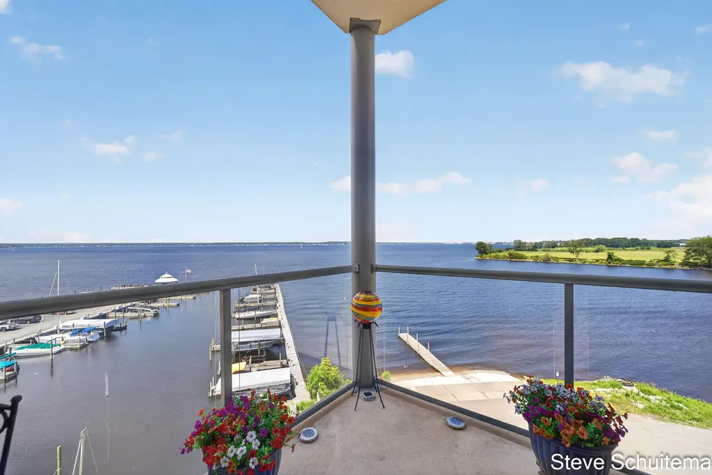 2964 Lakeshore Drive Muskegon City MI 49441