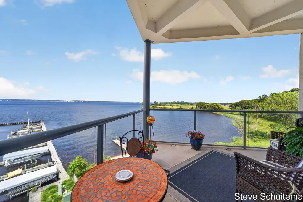 2964 Lakeshore Drive Muskegon City MI 49441