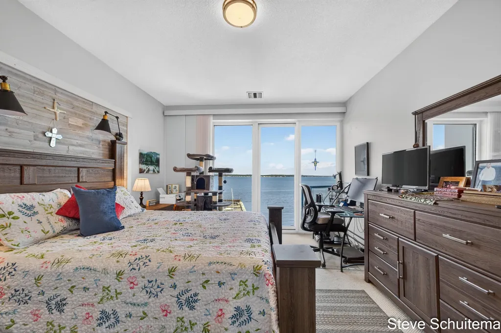 2964 Lakeshore Drive Muskegon City MI 49441