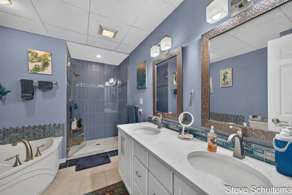 2964 Lakeshore Drive Muskegon City MI 49441