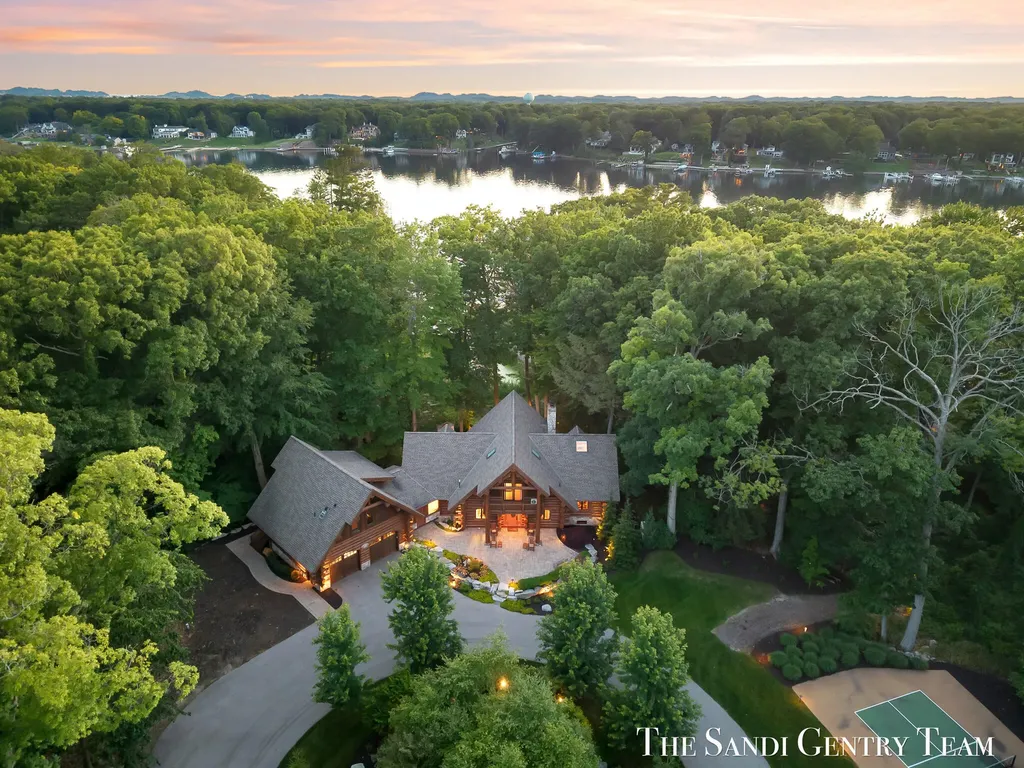 18131 N Fruitport Road Spring Lake Township MI 49456