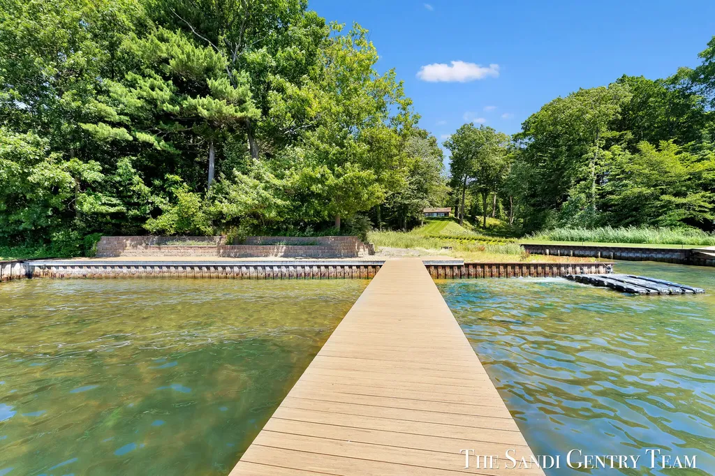 18131 N Fruitport Road Spring Lake Township MI 49456