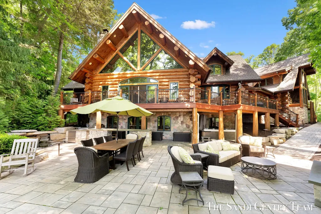 18131 N Fruitport Road Spring Lake Township MI 49456