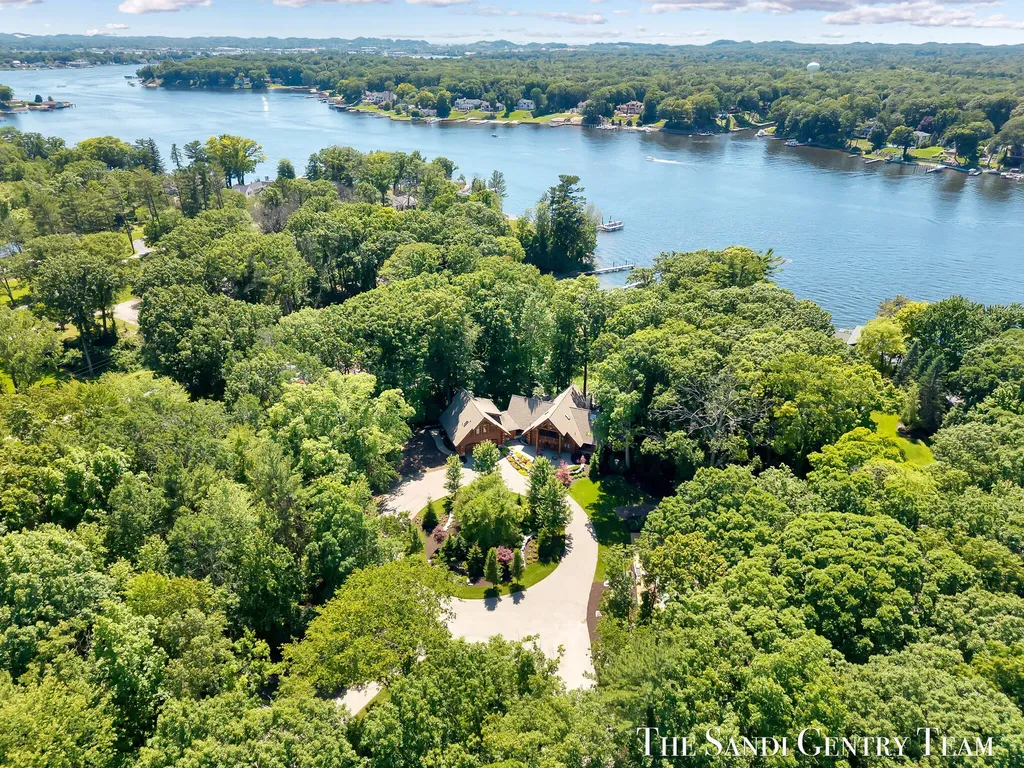 18131 N Fruitport Road Spring Lake Township MI 49456
