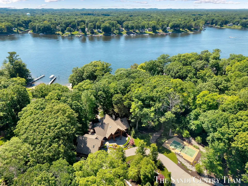18131 N Fruitport Road Spring Lake Township MI 49456