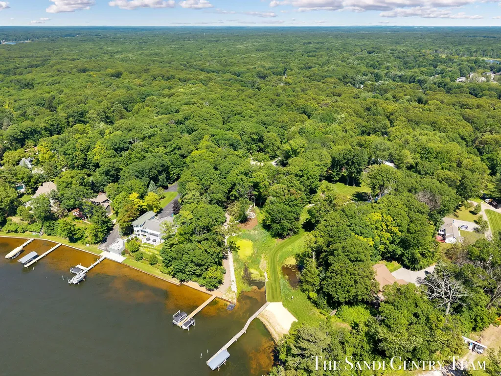 18131 N Fruitport Road Spring Lake Township MI 49456