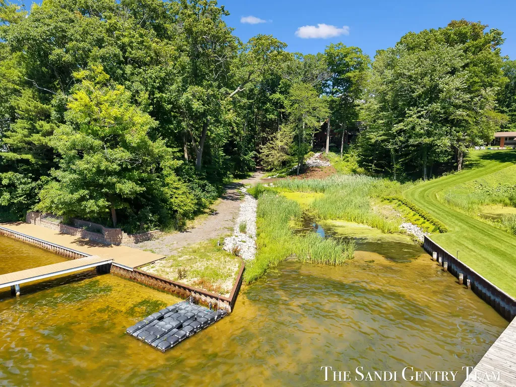 18131 N Fruitport Road Spring Lake Township MI 49456