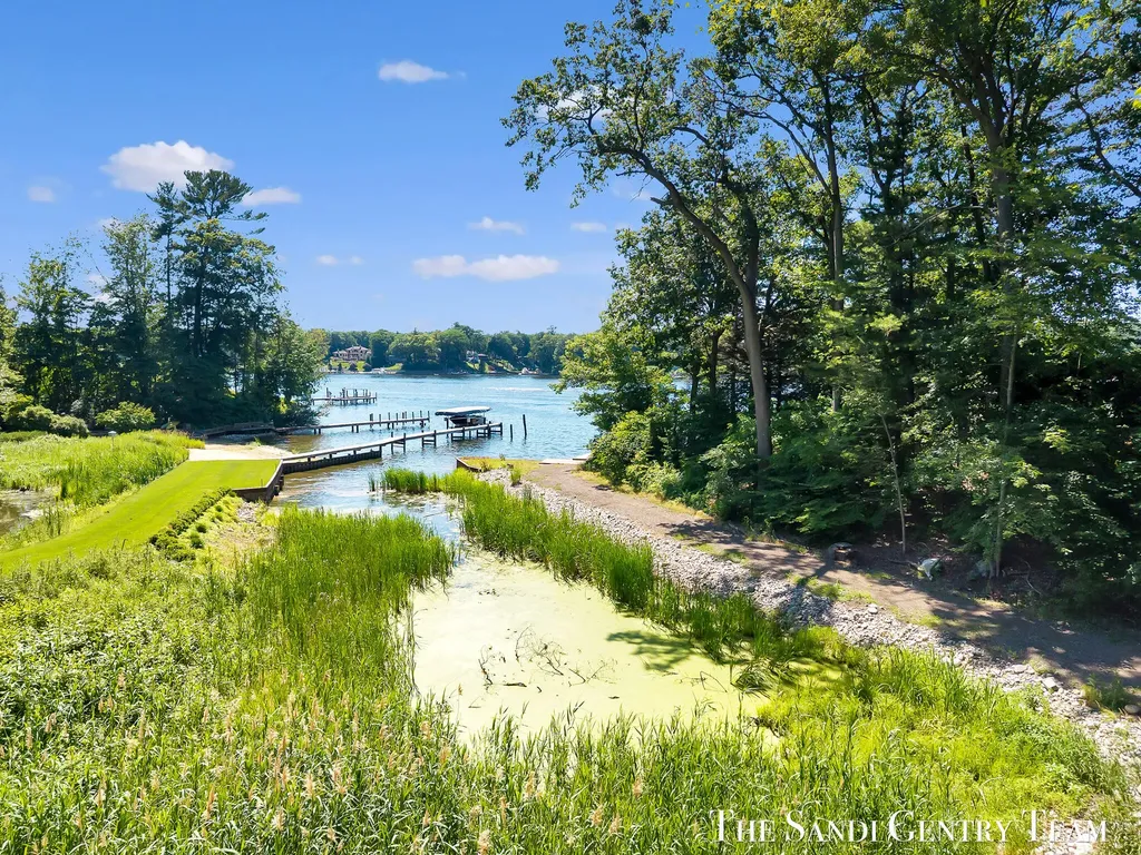 18131 N Fruitport Road Spring Lake Township MI 49456
