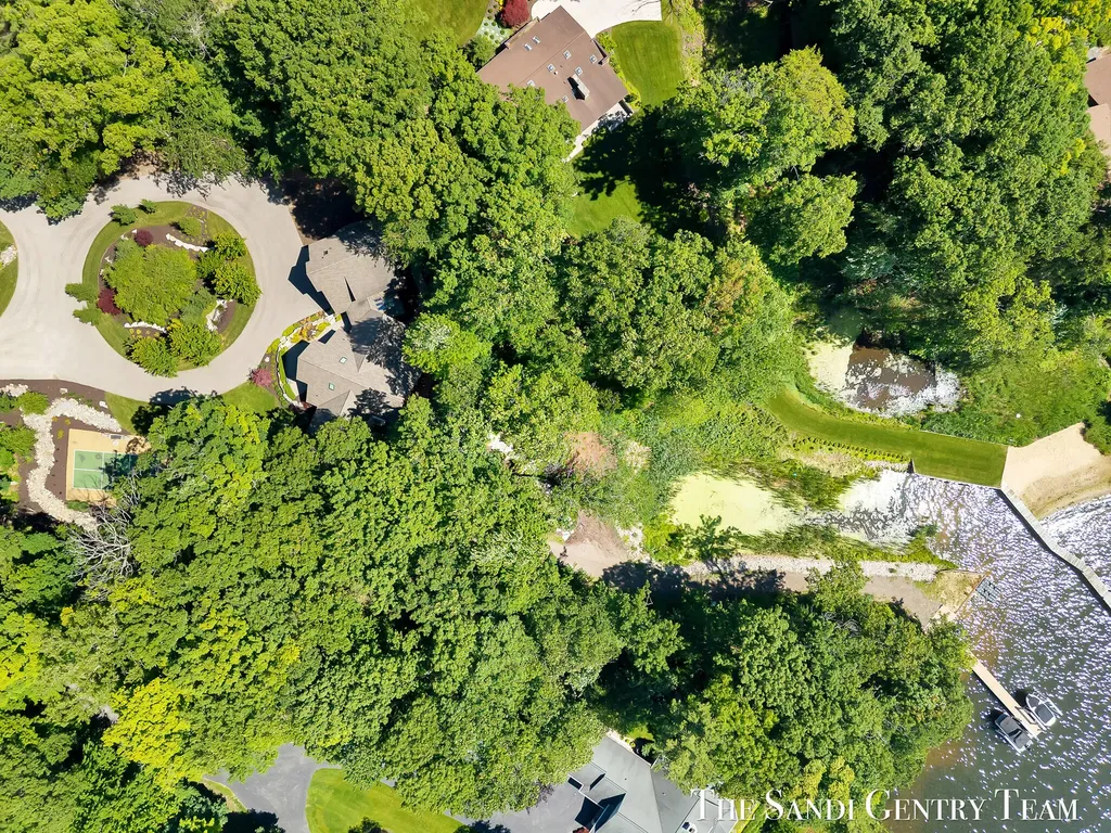 18131 N Fruitport Road Spring Lake Township MI 49456