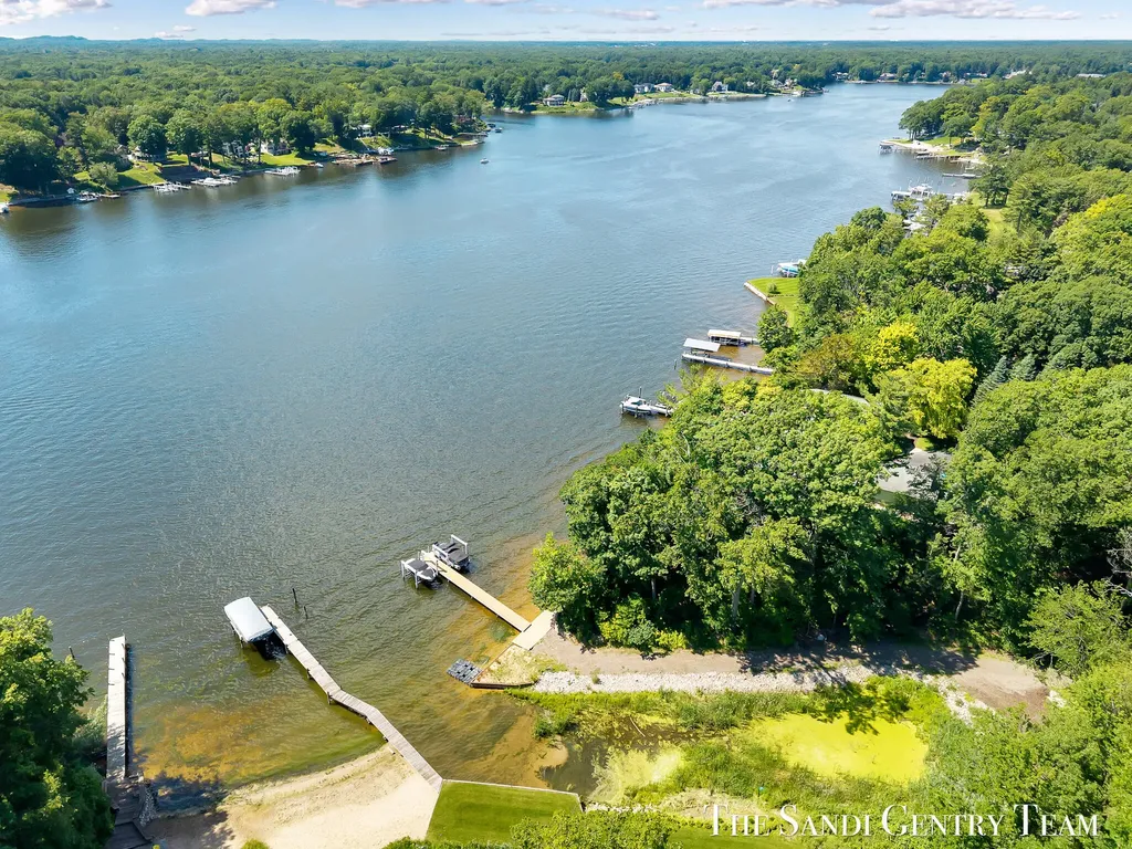 18131 N Fruitport Road Spring Lake Township MI 49456
