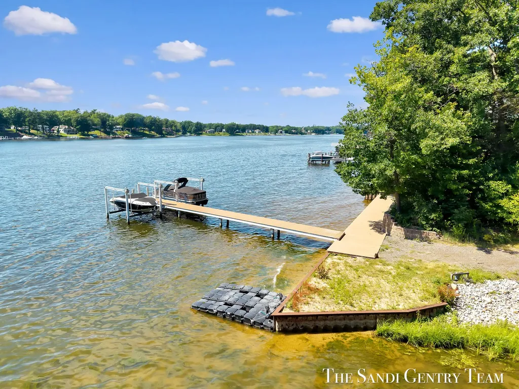 18131 N Fruitport Road Spring Lake Township MI 49456