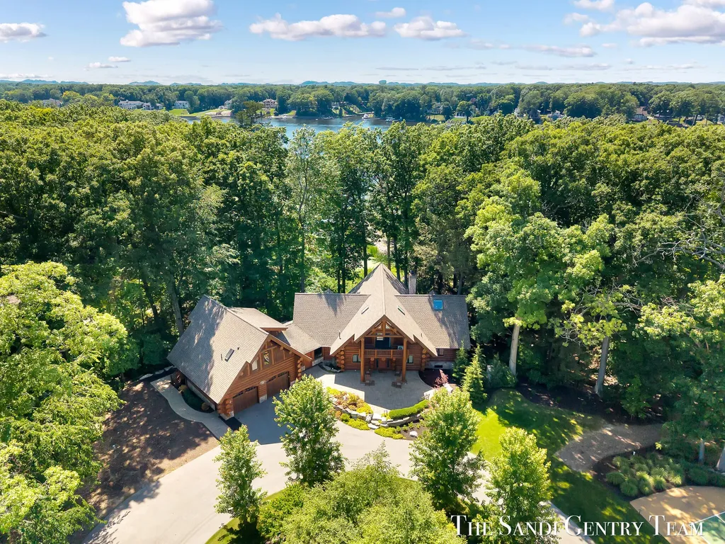 18131 N Fruitport Road Spring Lake Township MI 49456