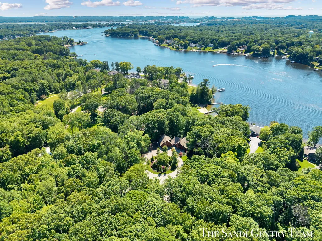 18131 N Fruitport Road Spring Lake Township MI 49456