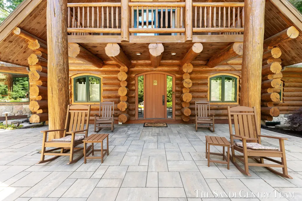 18131 N Fruitport Road Spring Lake Township MI 49456