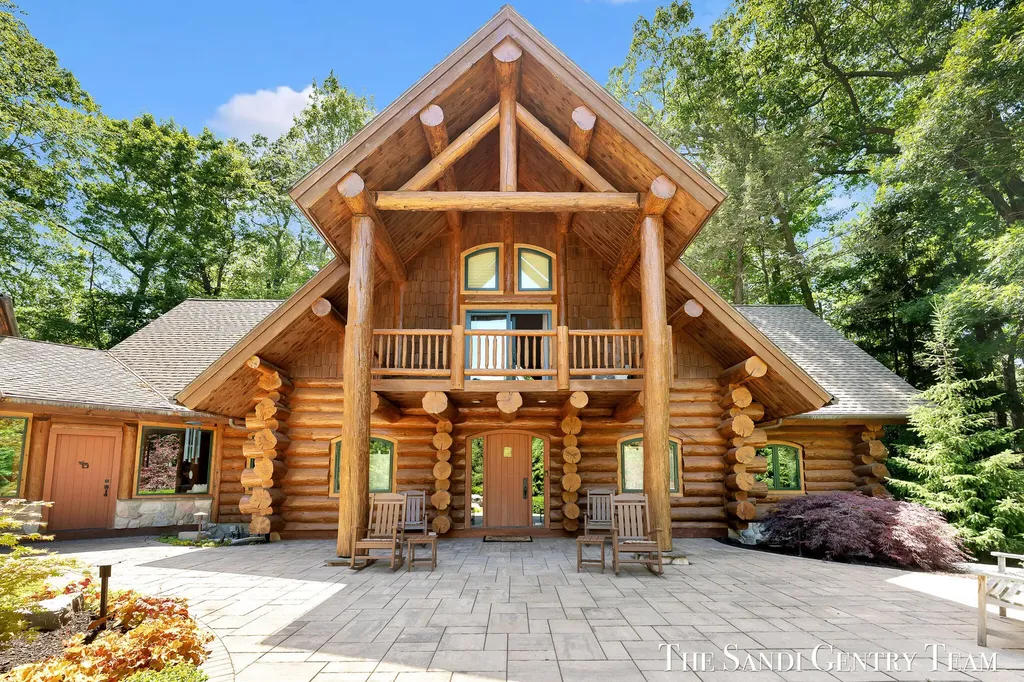 18131 N Fruitport Road Spring Lake Township MI 49456