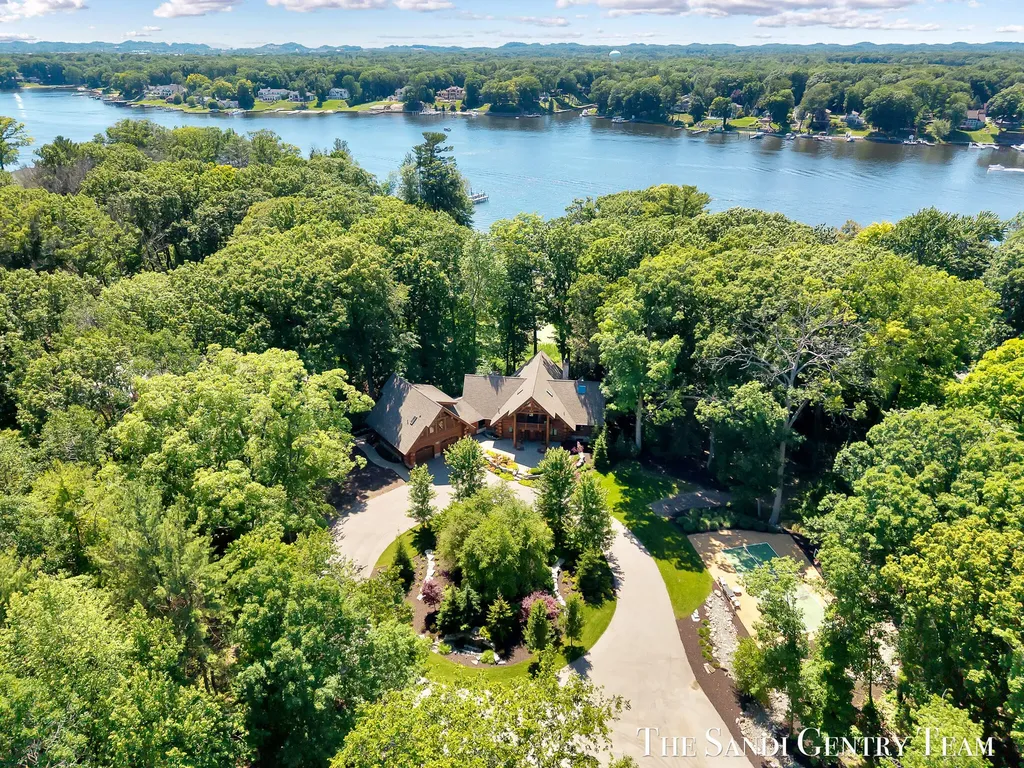 18131 N Fruitport Road Spring Lake Township MI 49456