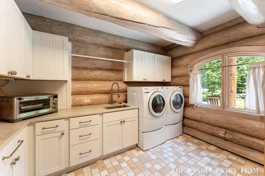 18131 N Fruitport Road Spring Lake Township MI 49456