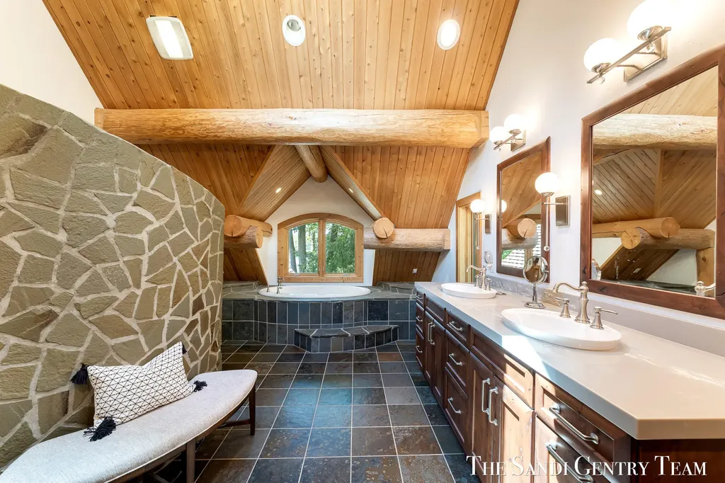 18131 N Fruitport Road Spring Lake Township MI 49456