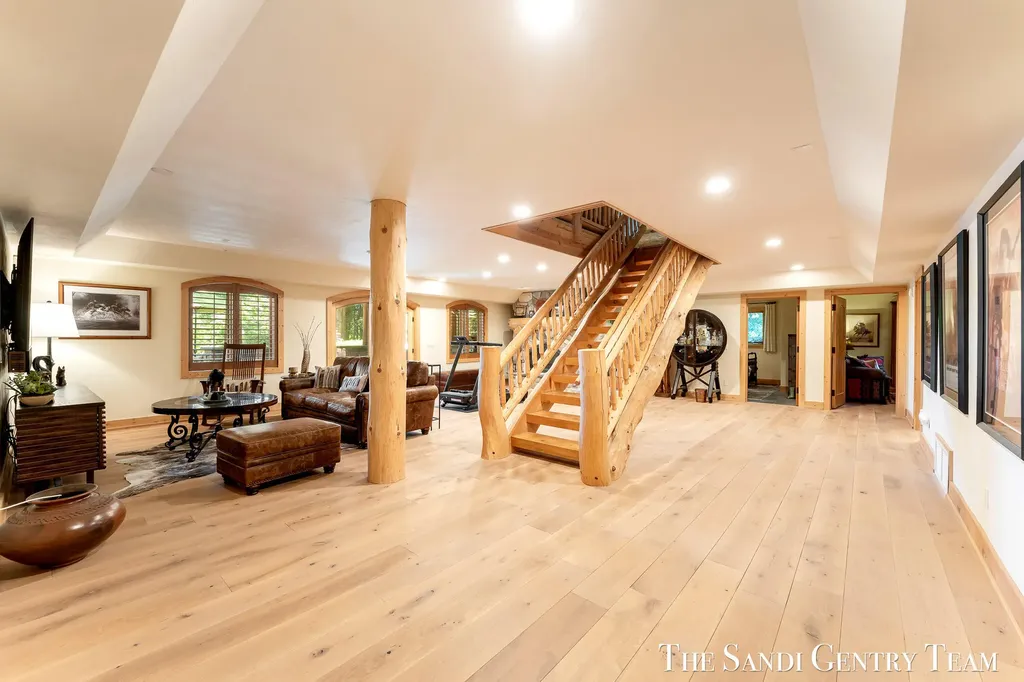 18131 N Fruitport Road Spring Lake Township MI 49456