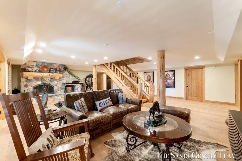 18131 N Fruitport Road Spring Lake Township MI 49456