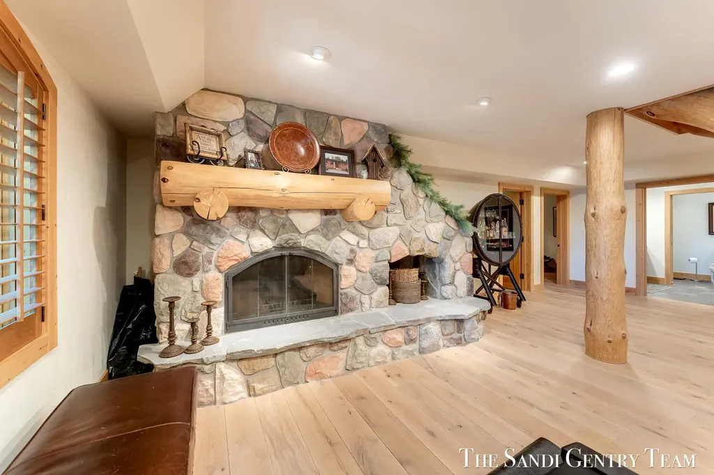 18131 N Fruitport Road Spring Lake Township MI 49456