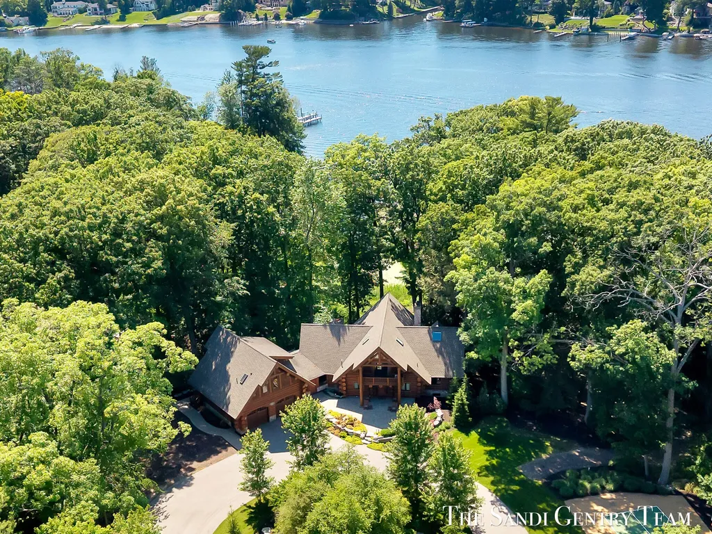 18131 N Fruitport Road Spring Lake Township MI 49456