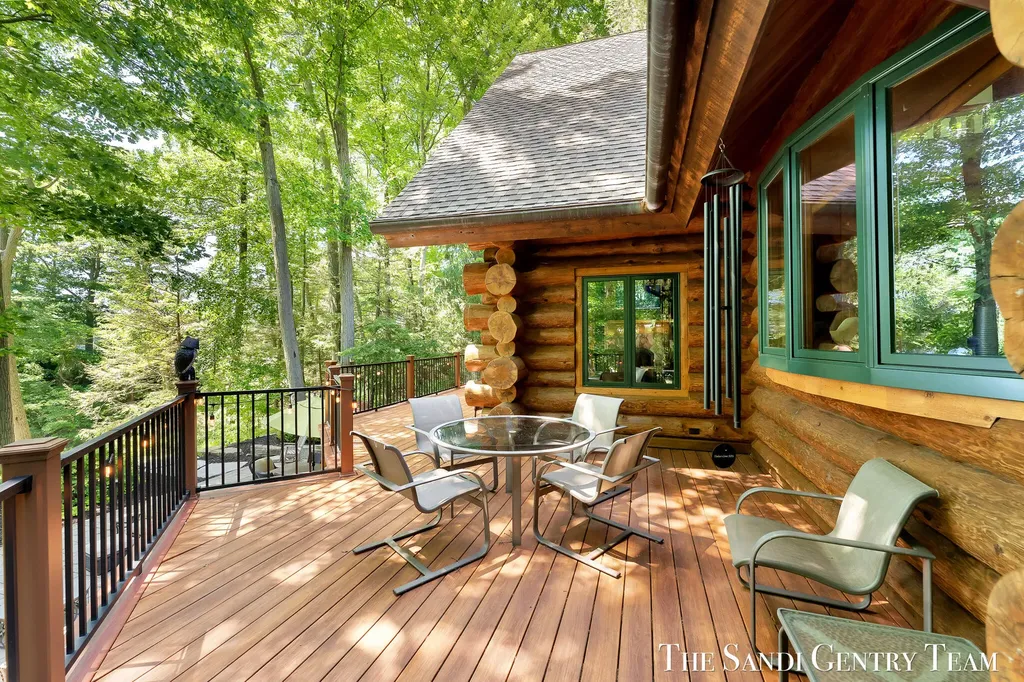 18131 N Fruitport Road Spring Lake Township MI 49456