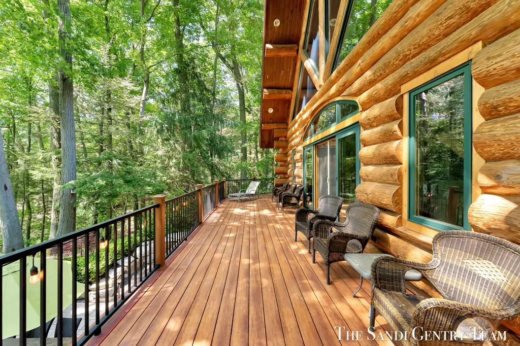 18131 N Fruitport Road Spring Lake Township MI 49456