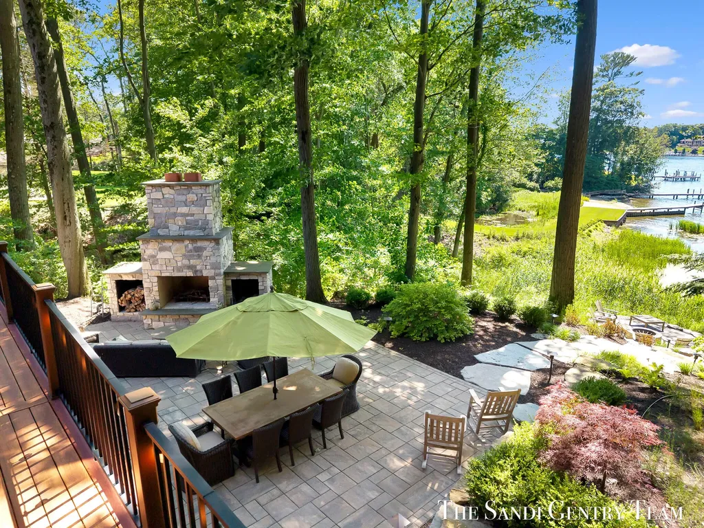 18131 N Fruitport Road Spring Lake Township MI 49456