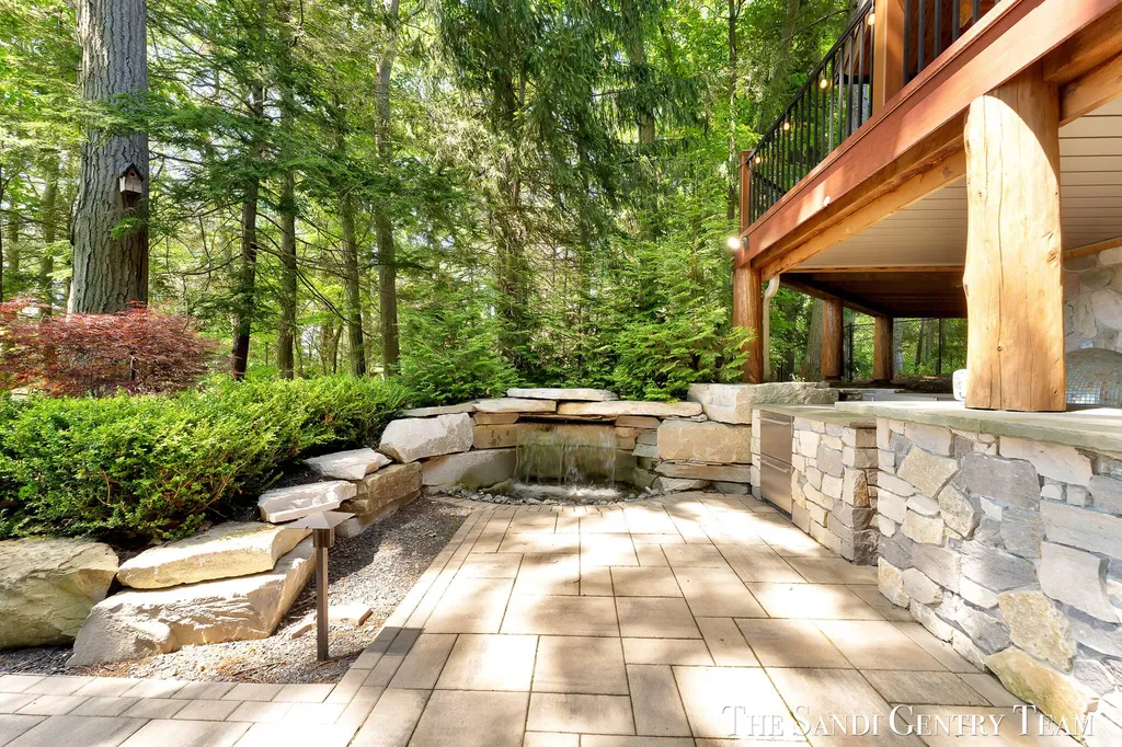18131 N Fruitport Road Spring Lake Township MI 49456
