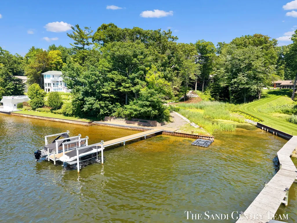 18131 N Fruitport Road Spring Lake Township MI 49456