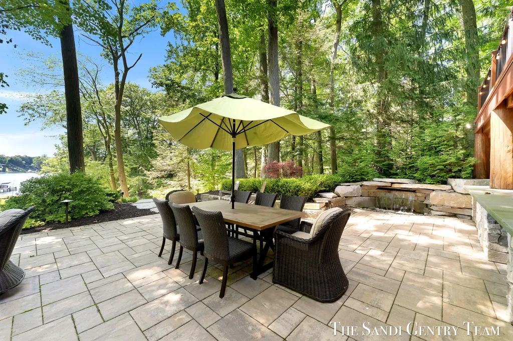 18131 N Fruitport Road Spring Lake Township MI 49456