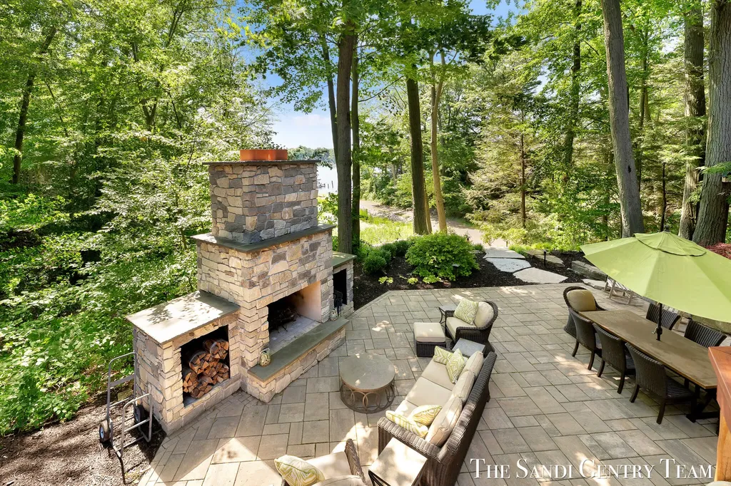 18131 N Fruitport Road Spring Lake Township MI 49456
