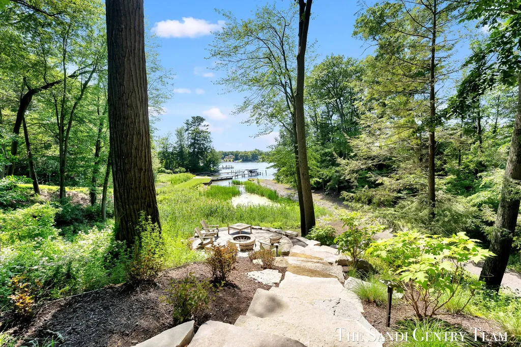 18131 N Fruitport Road Spring Lake Township MI 49456