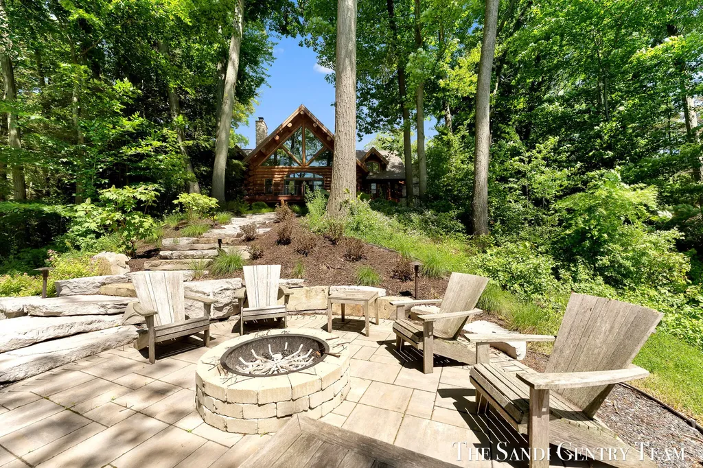 18131 N Fruitport Road Spring Lake Township MI 49456