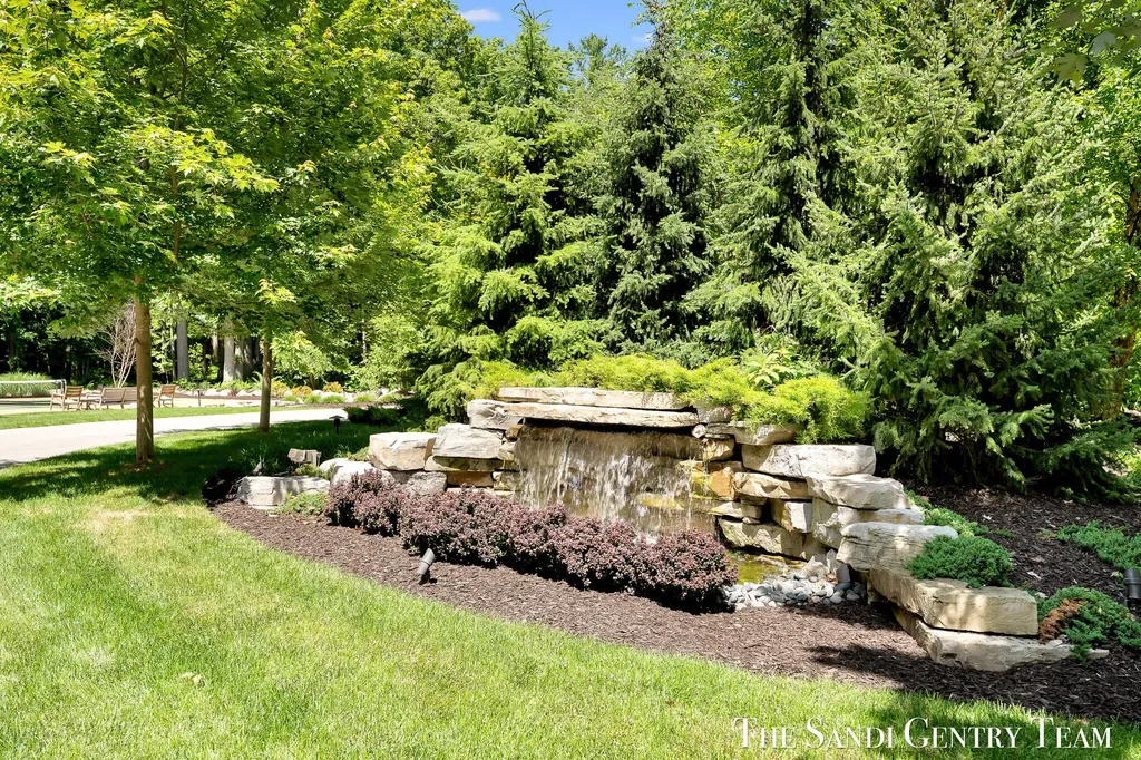 18131 N Fruitport Road Spring Lake Township MI 49456