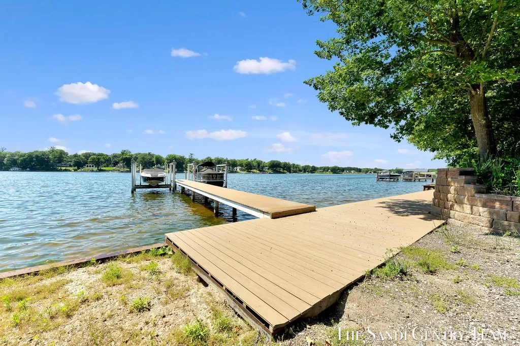 18131 N Fruitport Road Spring Lake Township MI 49456