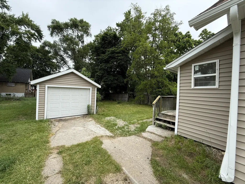 612 Ada Avenue Muskegon City MI 49442