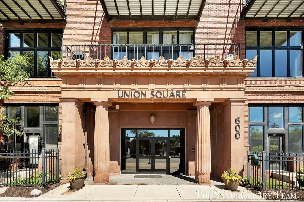600 Broadway Avenue NW Grand Rapids City MI 49504